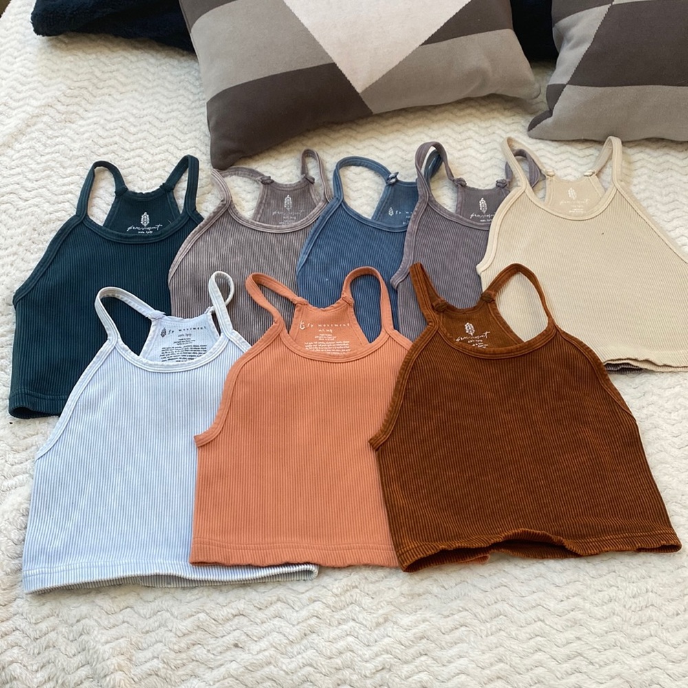 COPY - 🌺Free people happiness run crop top - Picture 1 of 17